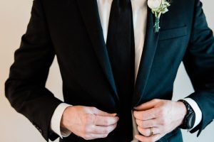 Tampil Elegan Jas Pengantin Pria Modern di Hari Spesial
